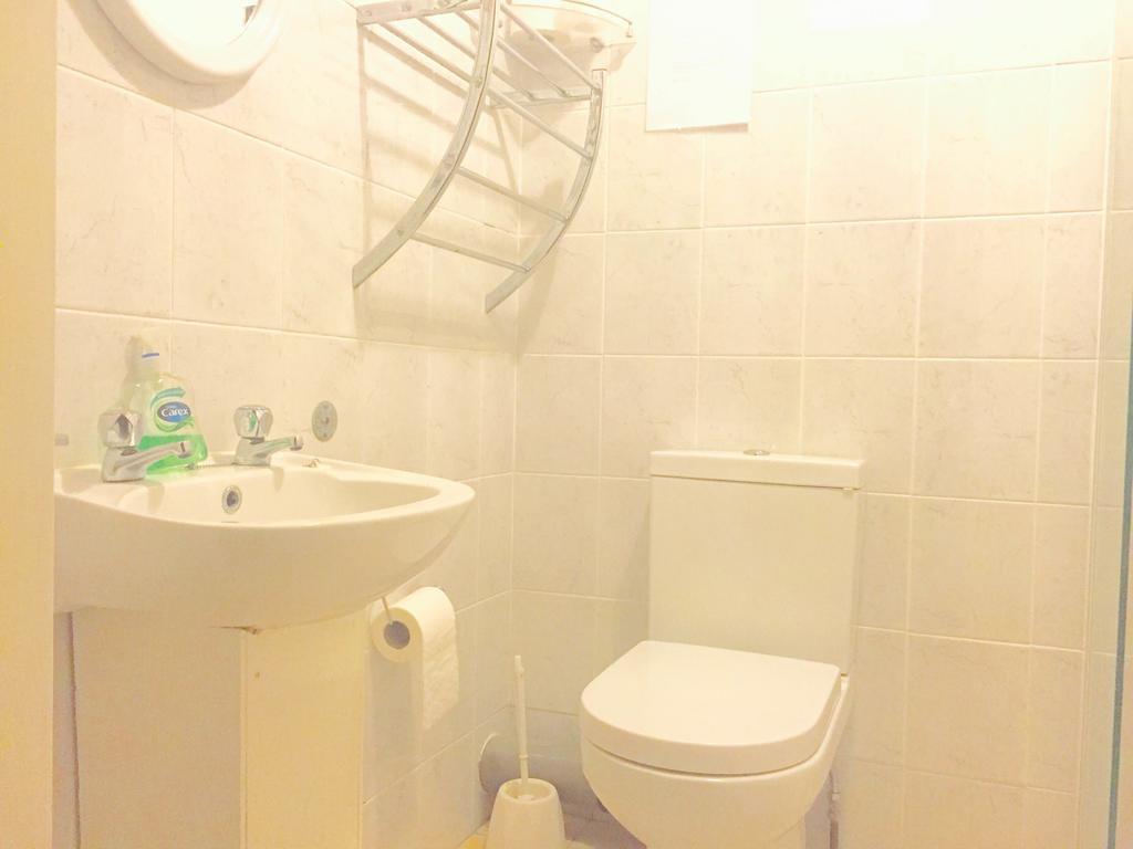 Southend Inn Hotel - Close To Beach, Train Station & Southend Airport Phòng bức ảnh