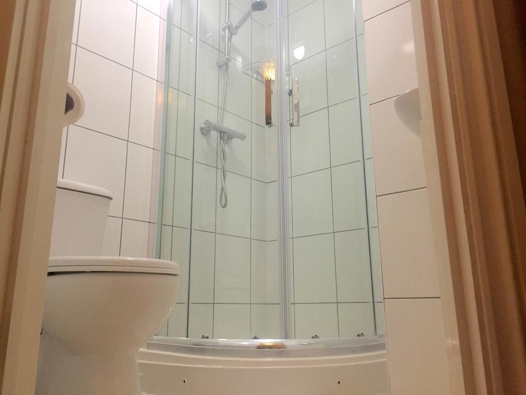 Southend Inn Hotel - Close To Beach, Train Station & Southend Airport Phòng bức ảnh